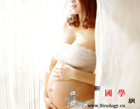 怀孕期经常漏尿这是为什么？该怎样预防？_承托-羊水-排尿-膀胱-