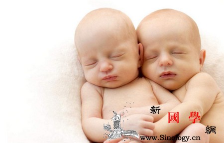 双胞胎先出生的是大还是小？_顺产-奶水-剖腹产-喂养-