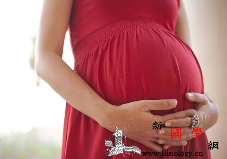 孕妇肚子大小不同和这6个因素有关！_羊水-孕期-胎儿-腹部-