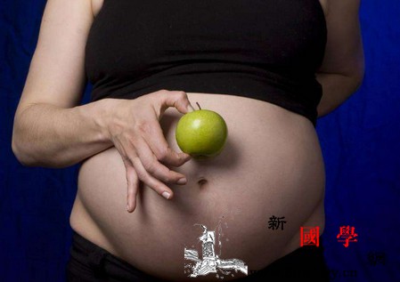 孕期做四维彩超时肚子里的宝宝在干什么？_肚子里-四维-妈妈-宝宝-