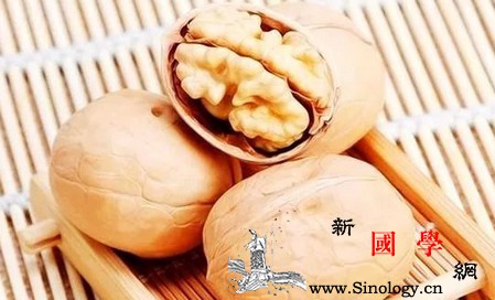 除了核桃这4种食物也能促进胎儿的大脑发育！_葵花子-胎儿-核桃-维生素-